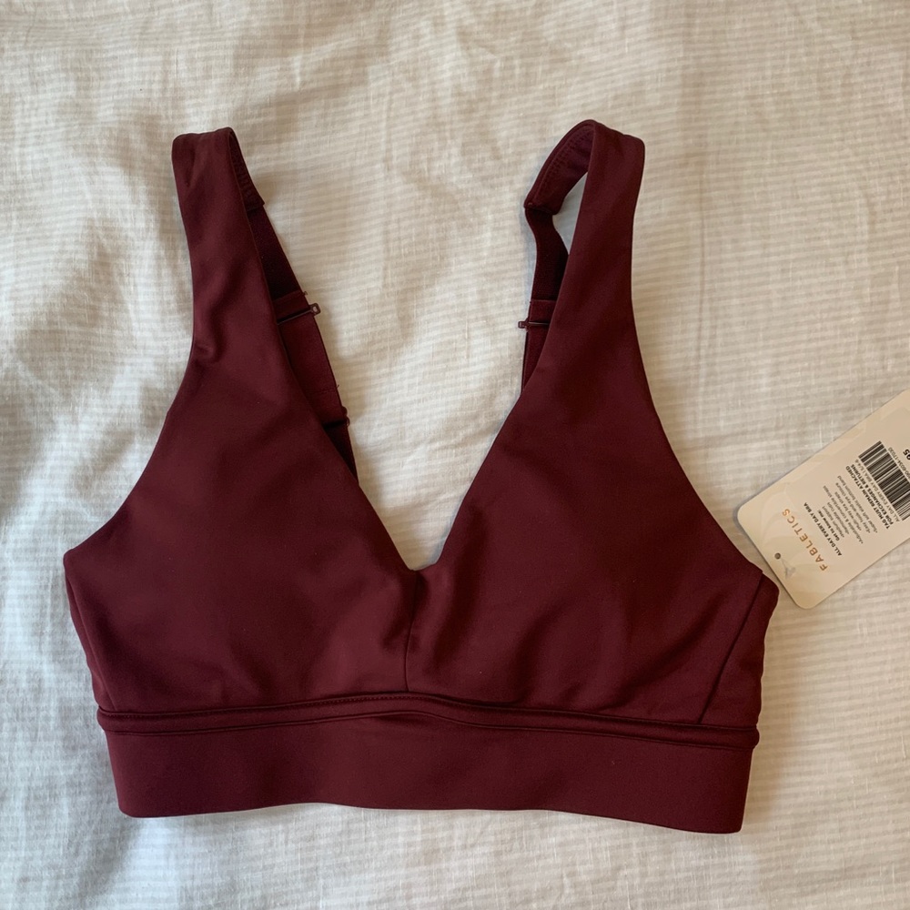 *NEW* Fabletics Adjustable Sports Bra (Size S/4-6)